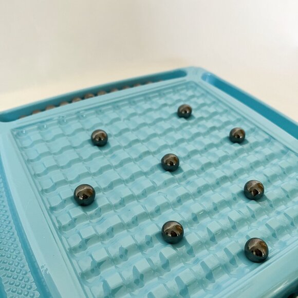 Fun Family Magnetic Chess Game with 32pcs Stones Table Game - Picture 4 of 7